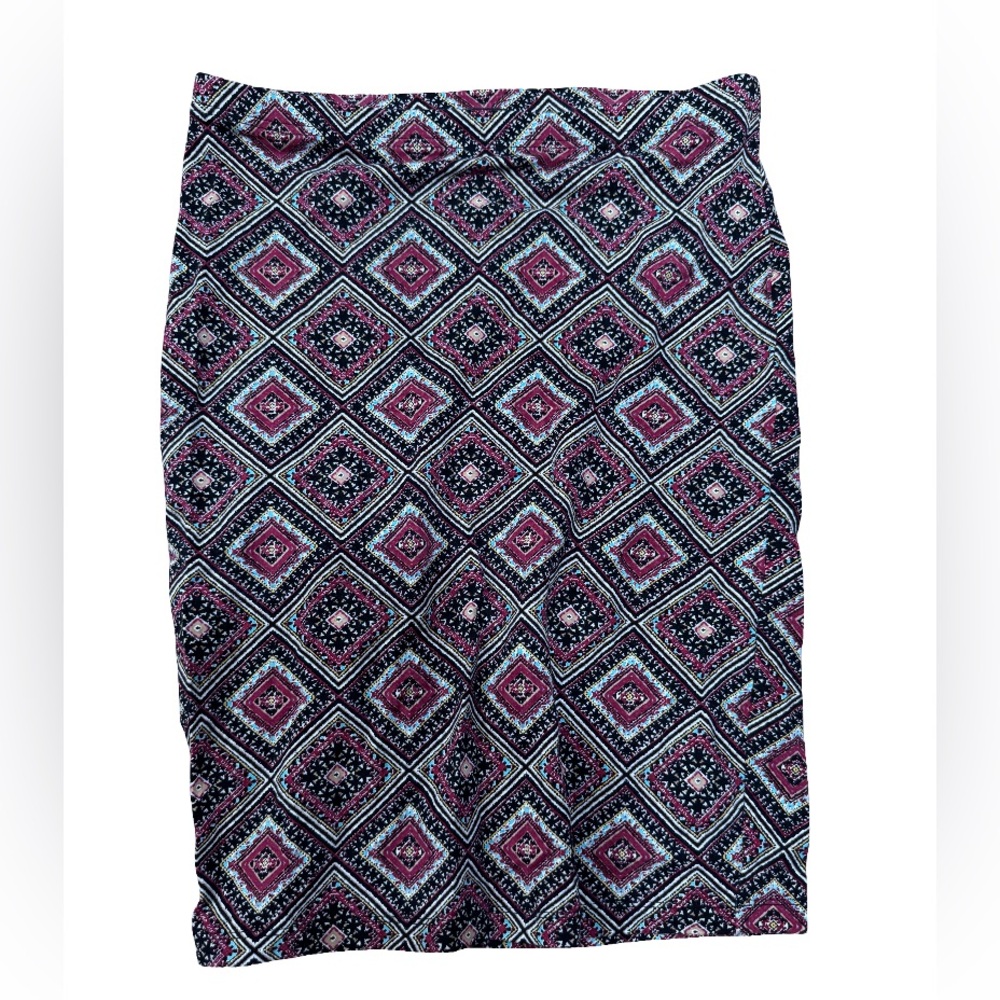 Forever 21 Black and Pink Diamond Pattern Pencil Skirt